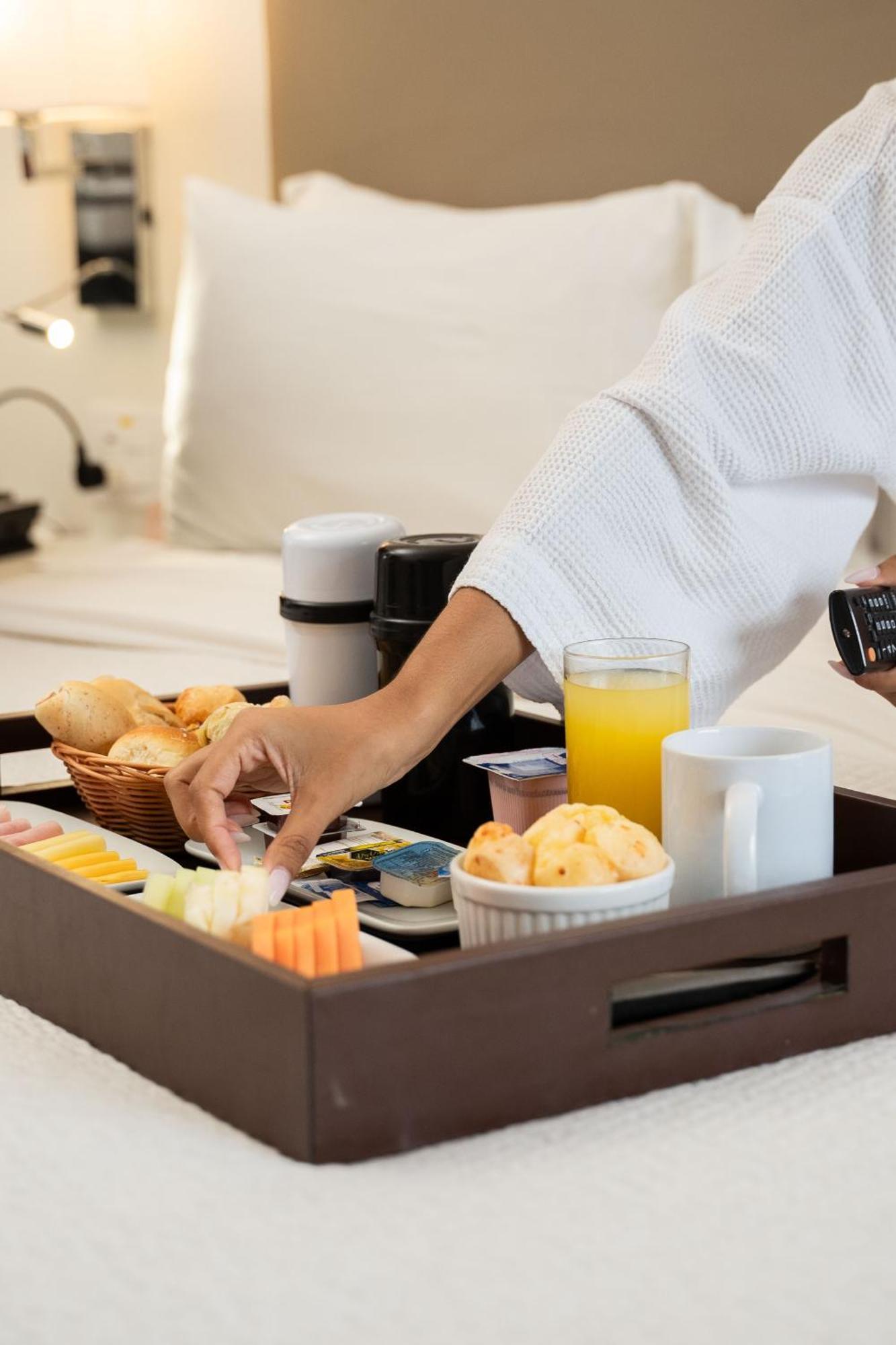 Radisson Rio De Janeiro Barra Hotel Ngoại thất bức ảnh Room service