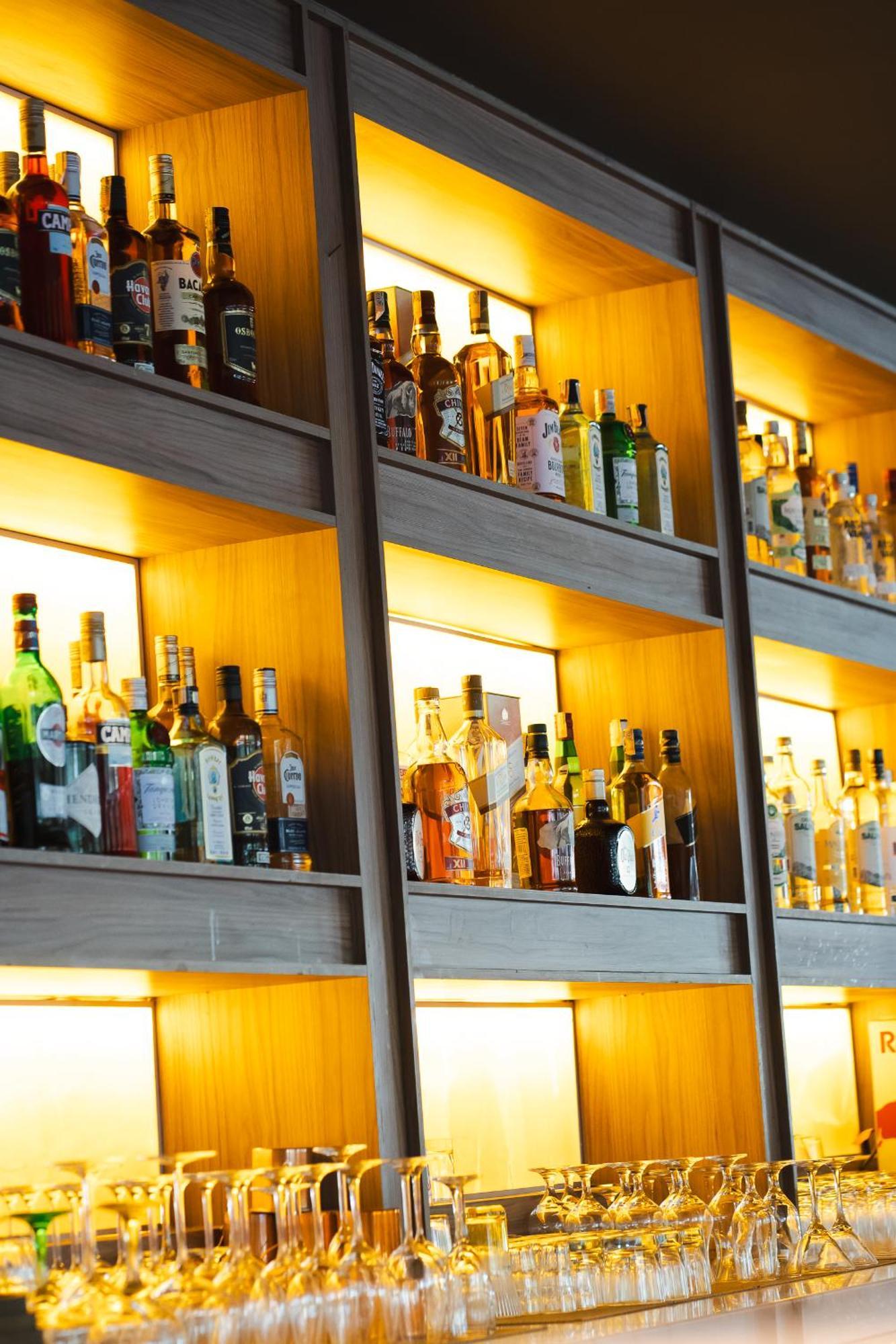 Radisson Rio De Janeiro Barra Hotel Ngoại thất bức ảnh A selection of Scotch whiskies